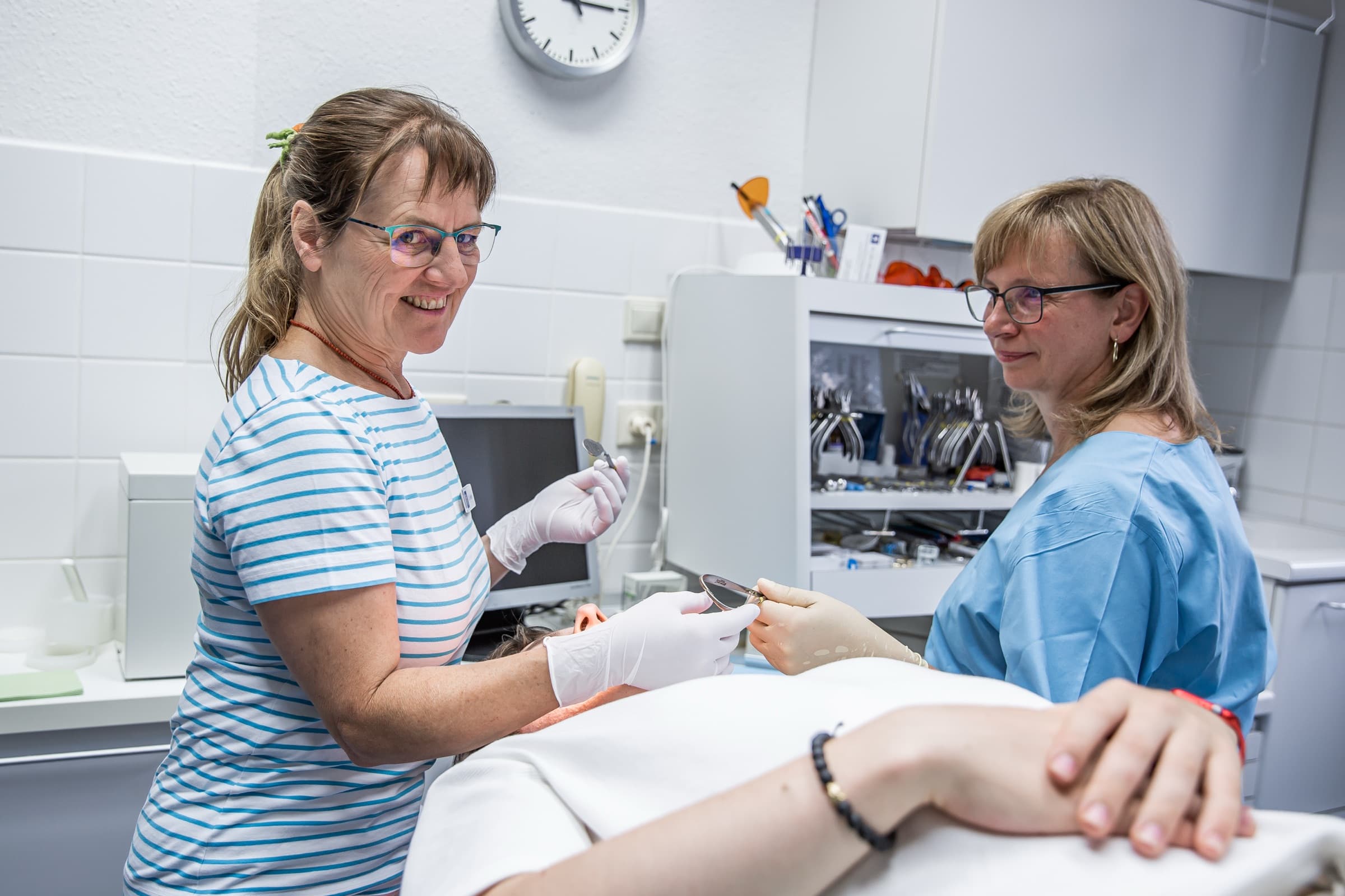 Porträt der Fachzahnärztin für Kieferorthopädie und Praxisleitung in Freital